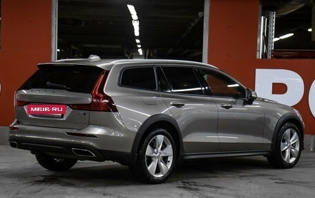 Volvo V60 Cross Country II, 2020 год, 3 849 000 рублей, 5 фотография