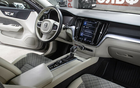 Volvo V60 Cross Country II, 2020 год, 3 849 000 рублей, 11 фотография