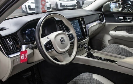 Volvo V60 Cross Country II, 2020 год, 3 849 000 рублей, 17 фотография