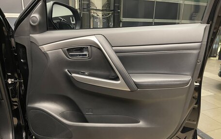 Mitsubishi Pajero Sport III рестайлинг, 2021 год, 4 500 000 рублей, 19 фотография