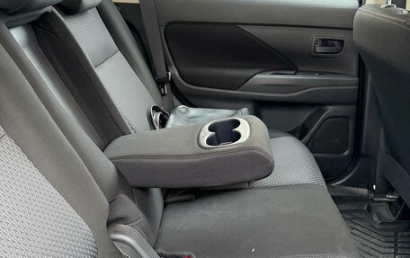 Mitsubishi Outlander III рестайлинг 3, 2018 год, 1 840 000 рублей, 11 фотография