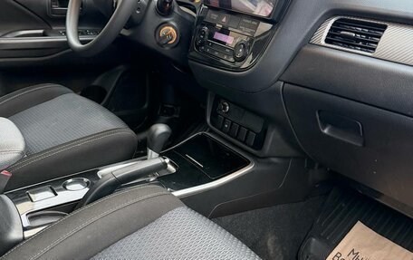 Mitsubishi Outlander III рестайлинг 3, 2018 год, 1 840 000 рублей, 8 фотография