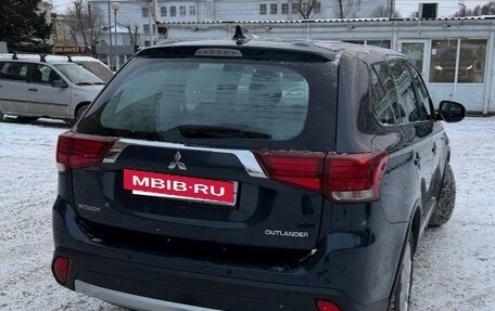 Mitsubishi Outlander III рестайлинг 3, 2018 год, 1 840 000 рублей, 6 фотография
