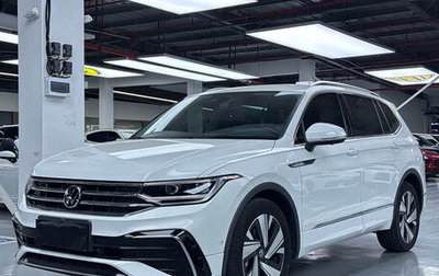 Volkswagen Tiguan II, 2023 год, 4 360 000 рублей, 1 фотография