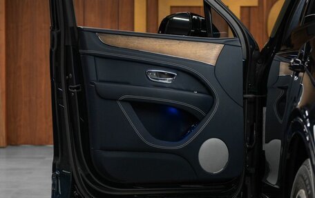 Bentley Bentayga I, 2023 год, 28 950 000 рублей, 9 фотография