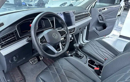 Volkswagen Tiguan II, 2023 год, 4 360 000 рублей, 5 фотография