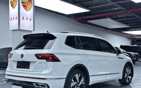 Volkswagen Tiguan II, 2023 год, 4 360 000 рублей, 2 фотография