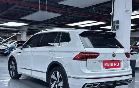 Volkswagen Tiguan II, 2023 год, 4 360 000 рублей, 3 фотография