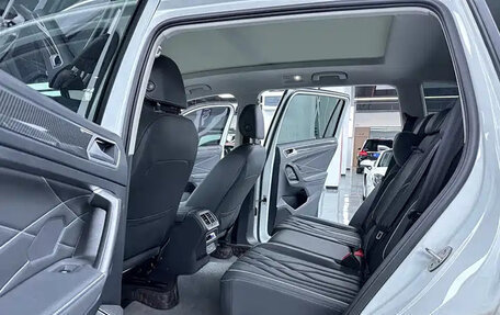 Volkswagen Tiguan II, 2023 год, 4 360 000 рублей, 10 фотография