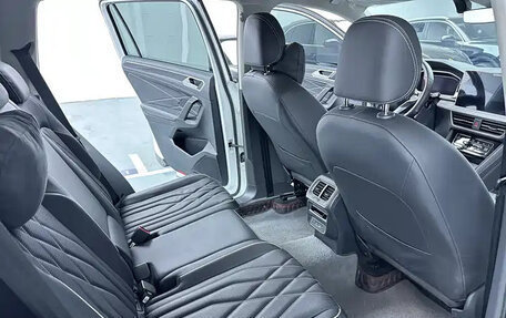 Volkswagen Tiguan II, 2023 год, 4 360 000 рублей, 11 фотография