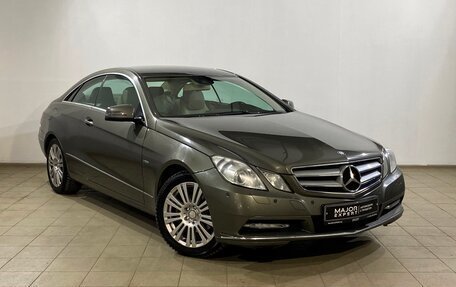 Mercedes-Benz E-Класс, 2012 год, 1 850 000 рублей, 3 фотография