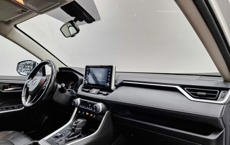 Toyota RAV4, 2020 год, 3 395 000 рублей, 13 фотография