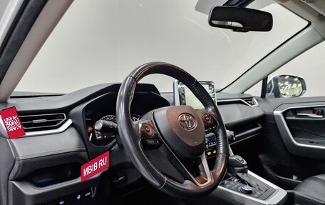 Toyota RAV4, 2020 год, 3 395 000 рублей, 15 фотография