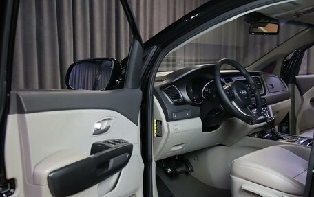 KIA Carnival III, 2016 год, 1 999 000 рублей, 8 фотография