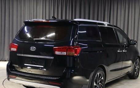 KIA Carnival III, 2016 год, 1 999 000 рублей, 2 фотография