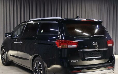 KIA Carnival III, 2016 год, 1 999 000 рублей, 4 фотография