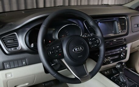 KIA Carnival III, 2016 год, 1 999 000 рублей, 11 фотография