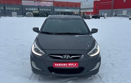 Hyundai Solaris II рестайлинг, 2013 год, 690 000 рублей, 1 фотография