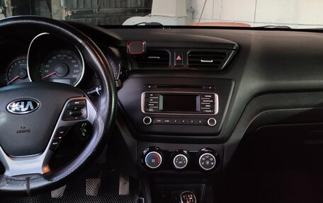 KIA Rio III рестайлинг, 2016 год, 700 000 рублей, 2 фотография