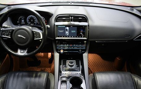 Jaguar F-Pace, 2016 год, 2 650 000 рублей, 20 фотография