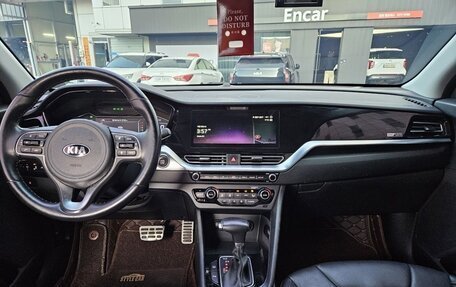 KIA Niro I, 2022 год, 2 070 000 рублей, 10 фотография