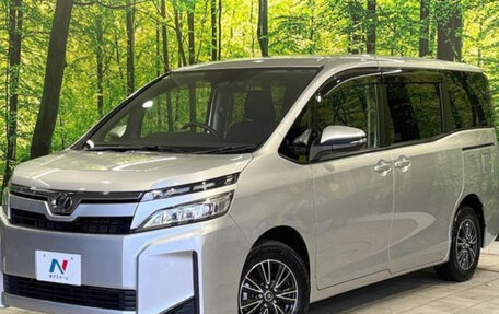 Toyota Voxy III, 2019 год, 2 375 000 рублей, 2 фотография