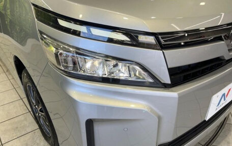 Toyota Voxy III, 2019 год, 2 375 000 рублей, 5 фотография