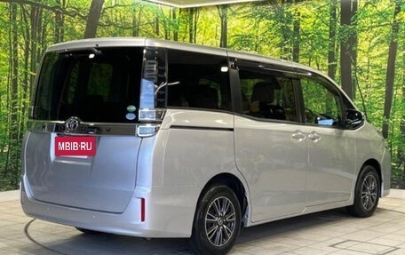 Toyota Voxy III, 2019 год, 2 375 000 рублей, 3 фотография