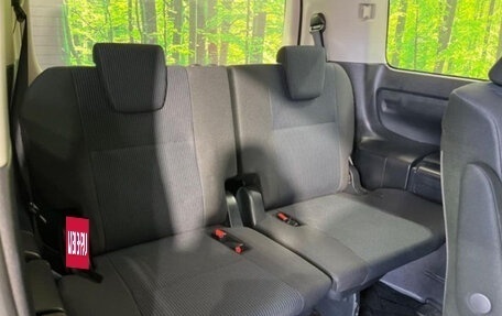 Toyota Voxy III, 2019 год, 2 375 000 рублей, 15 фотография