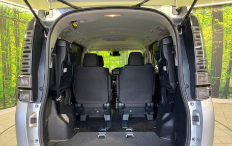 Toyota Voxy III, 2019 год, 2 375 000 рублей, 16 фотография