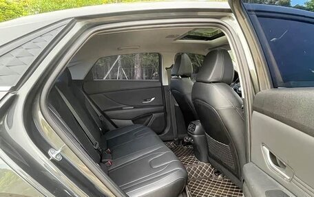 Hyundai Elantra, 2025 год, 1 750 000 рублей, 15 фотография