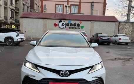 Toyota Camry, 2021 год, 2 750 000 рублей, 1 фотография