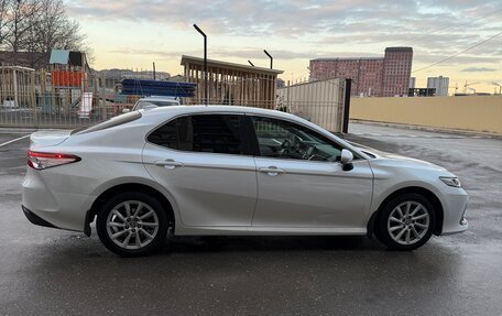 Toyota Camry, 2021 год, 2 750 000 рублей, 4 фотография