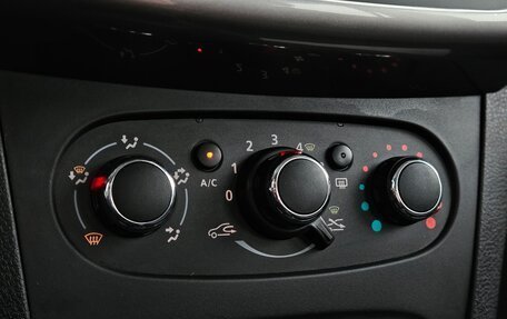 Renault Logan II, 2019 год, 970 000 рублей, 14 фотография