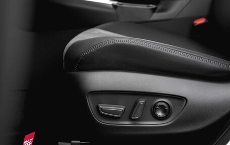 Toyota RAV4, 2025 год, 4 550 000 рублей, 10 фотография