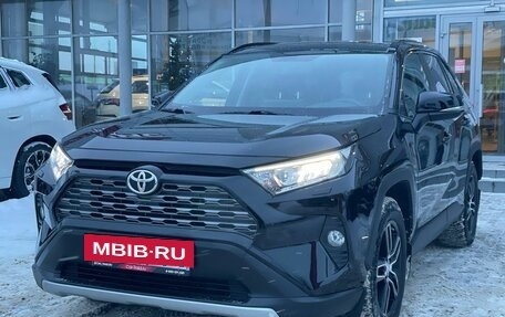 Toyota RAV4, 2020 год, 3 300 000 рублей, 2 фотография