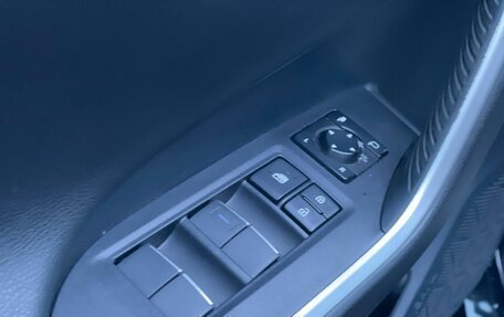 Toyota RAV4, 2020 год, 3 300 000 рублей, 8 фотография