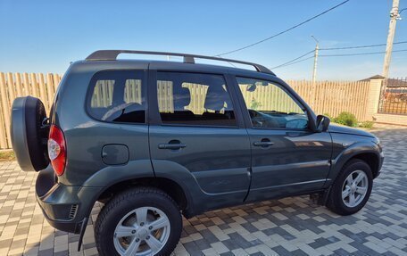 Chevrolet Niva I рестайлинг, 2017 год, 931 000 рублей, 16 фотография