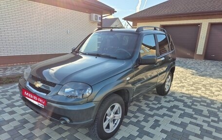 Chevrolet Niva I рестайлинг, 2017 год, 931 000 рублей, 6 фотография