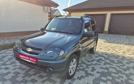 Chevrolet Niva I рестайлинг, 2017 год, 931 000 рублей, 5 фотография