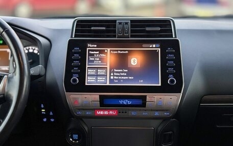 Toyota Land Cruiser Prado 150 рестайлинг 2, 2022 год, 5 645 000 рублей, 11 фотография