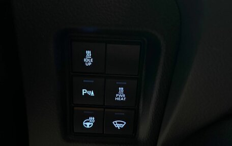 Toyota Land Cruiser Prado 150 рестайлинг 2, 2022 год, 5 645 000 рублей, 17 фотография