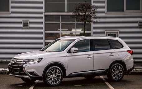 Mitsubishi Outlander III рестайлинг 3, 2016 год, 1 655 000 рублей, 1 фотография