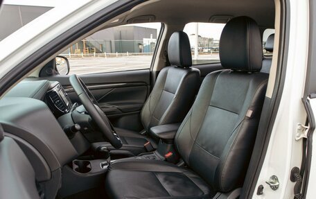 Mitsubishi Outlander III рестайлинг 3, 2016 год, 1 655 000 рублей, 11 фотография