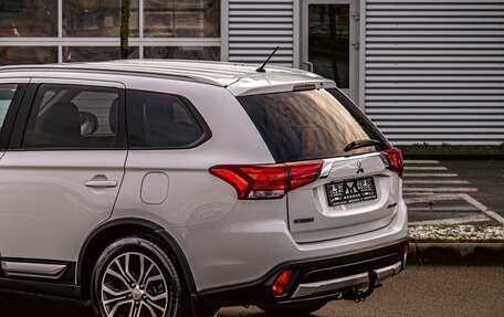 Mitsubishi Outlander III рестайлинг 3, 2016 год, 1 655 000 рублей, 10 фотография