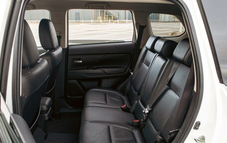 Mitsubishi Outlander III рестайлинг 3, 2016 год, 1 655 000 рублей, 16 фотография