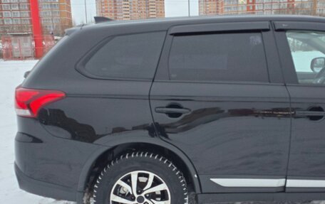 Mitsubishi Outlander III рестайлинг 3, 2017 год, 1 850 000 рублей, 5 фотография