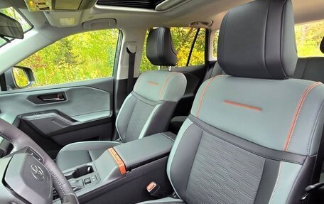 Toyota RAV4, 2025 год, 4 850 000 рублей, 13 фотография