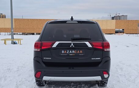 Mitsubishi Outlander III рестайлинг 3, 2017 год, 1 850 000 рублей, 8 фотография