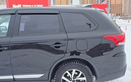 Mitsubishi Outlander III рестайлинг 3, 2017 год, 1 850 000 рублей, 12 фотография